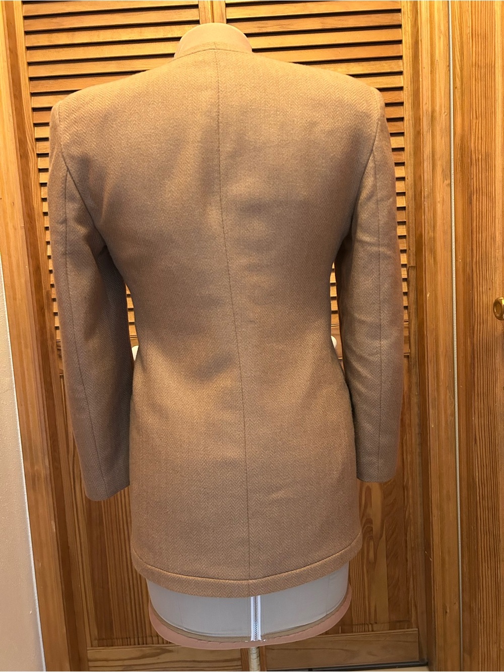 Vintage 1990s Giorgio Armani Round-Neck Button Blazer, 100% Camel Wool, Size M - Picture 2 of 11